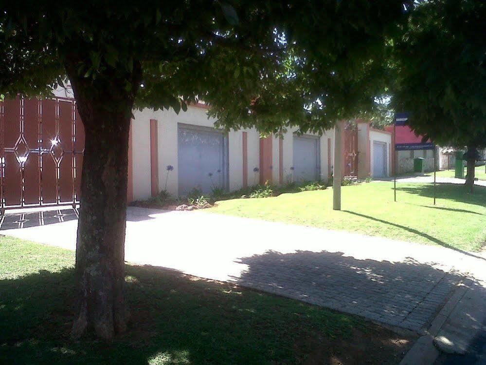 Moshitametsi Guesthouse Kempton Park Dış mekan fotoğraf