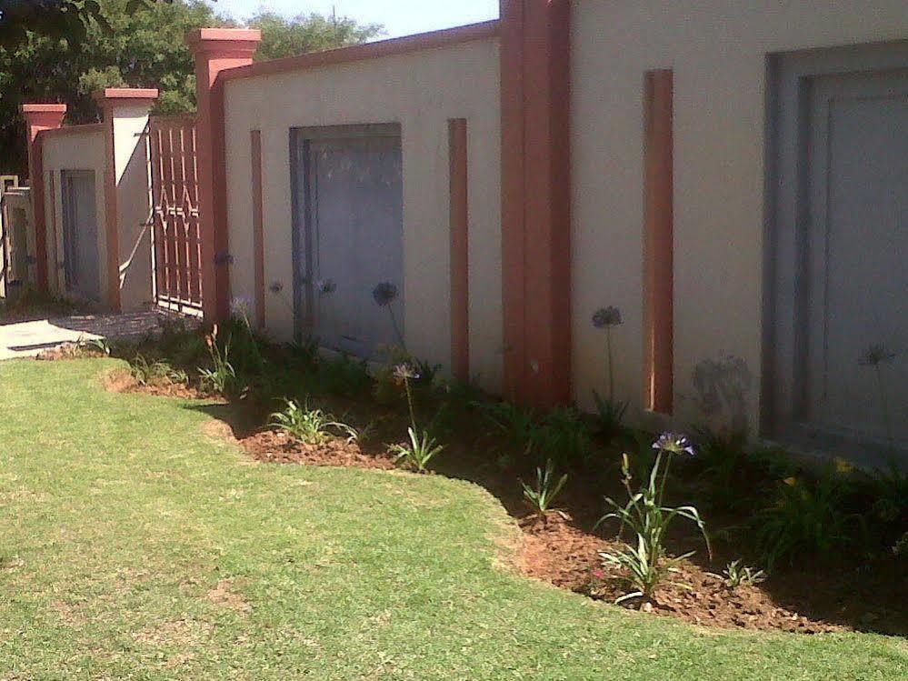 Moshitametsi Guesthouse Kempton Park Dış mekan fotoğraf